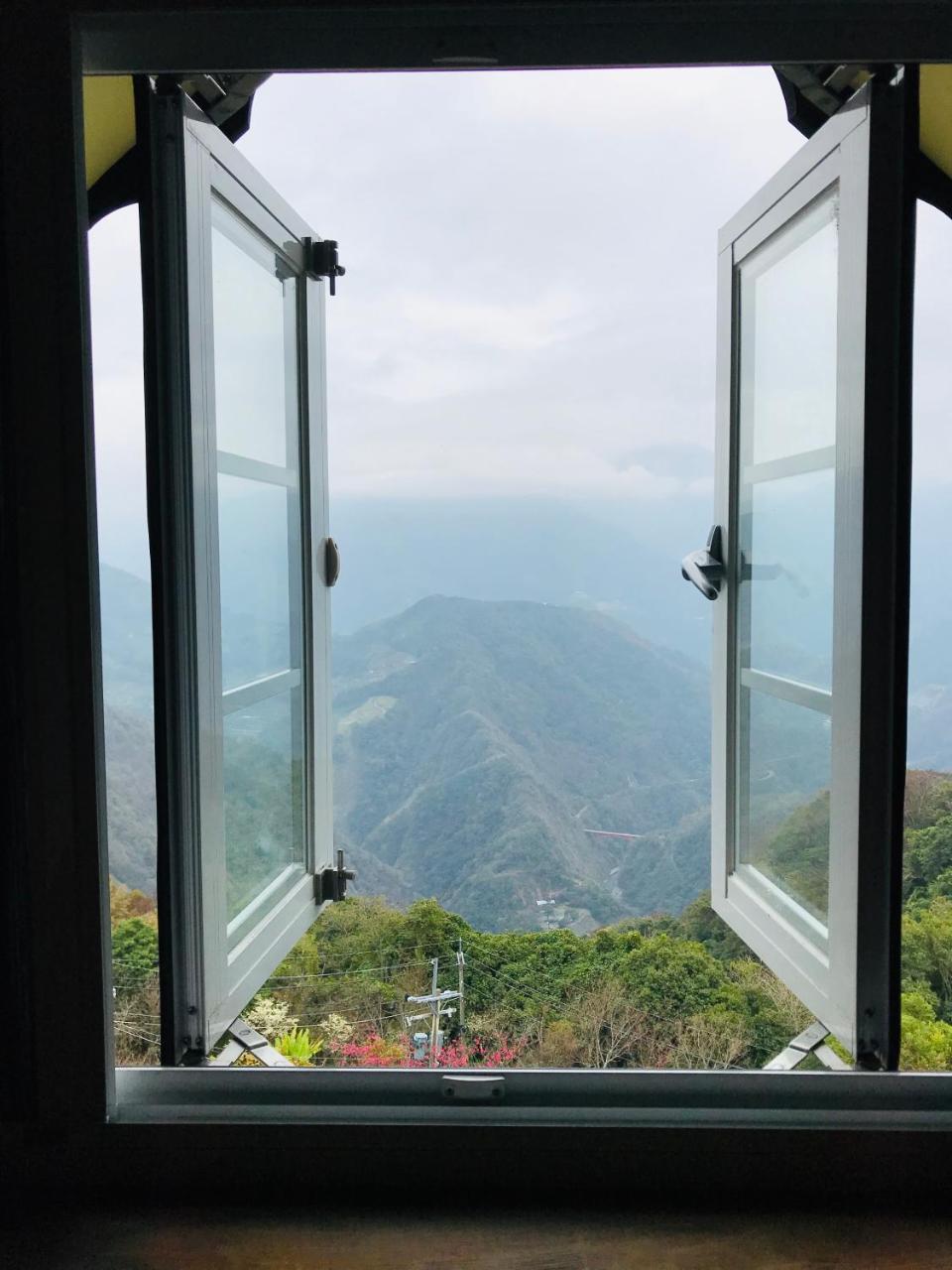 Black Forest Manor เหรินอ้าย ภายนอก รูปภาพ